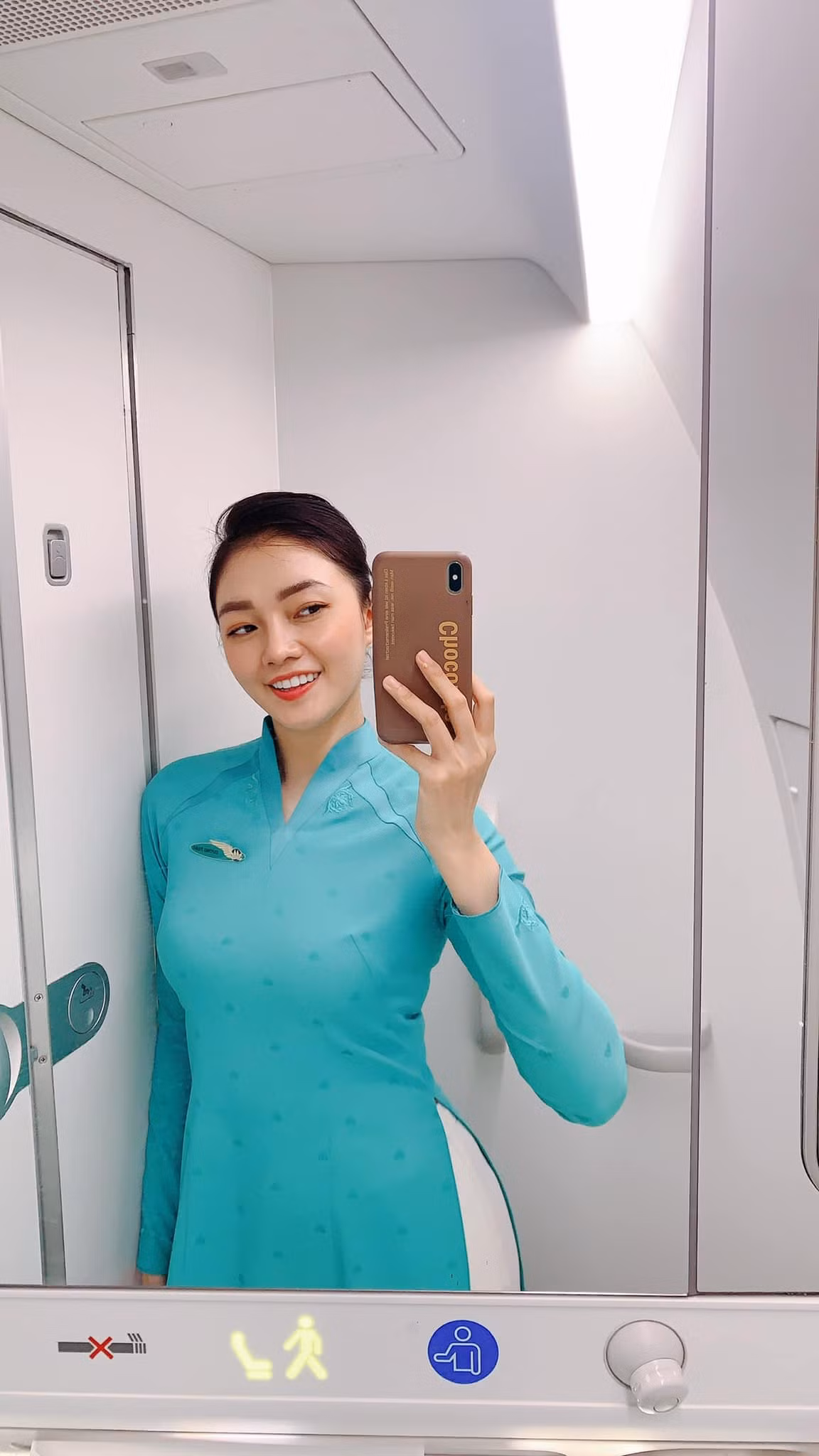 Dan nu tiep vien hang khong Vietnam Airlines xinh dep xuat chung