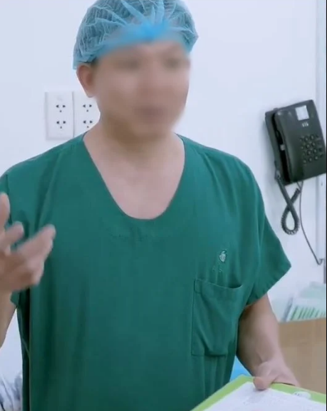 Sau lời tố cáo của Bà Nhân Vlog, bác sĩ T. cũng có video trả lời trên kênh TikTok của mình. Vị bác sĩ cho biết bất kỳ ai sau khi tiêm kích trứng đều cần 36 tiếng mới hút được vì nếu lấy trước thì không có trứng hoặc trứng non thì không thụ tinh được.