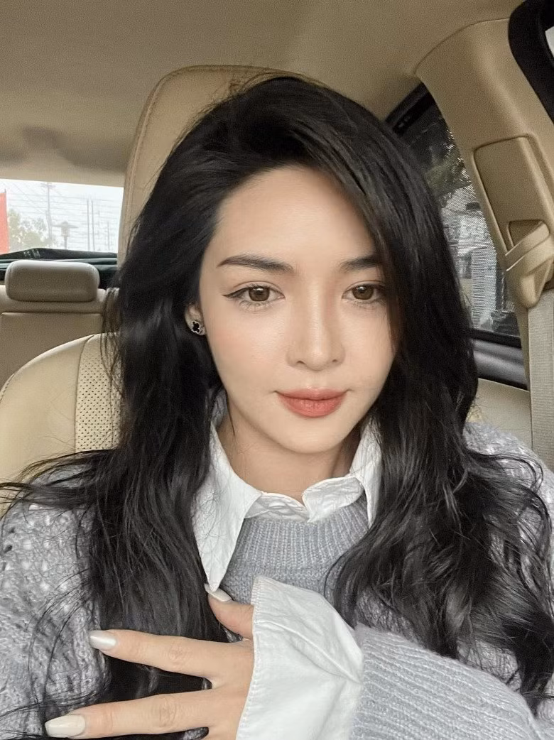 Nhìn vào hình ảnh ở 2 thời điểm, quả thật nhan sắc của người đẹp Nam Định đã có sự khác biệt.