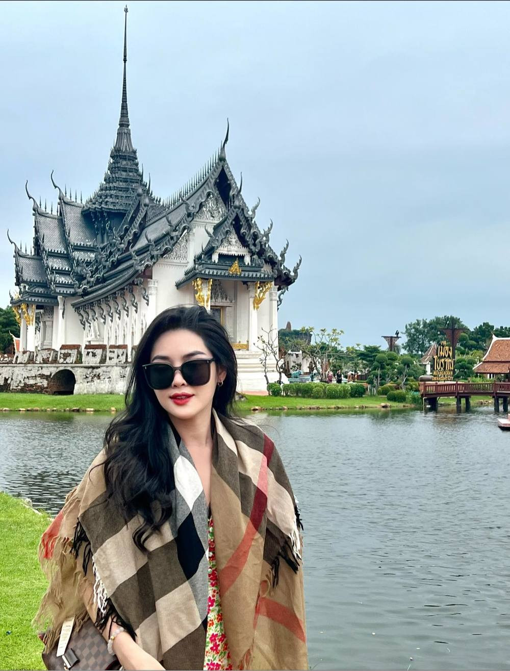 Ngoài việc giúp đỡ gia đình, cô cũng thường xuyên làm từ thiện, giúp đỡ nhiều hoàn cảnh khó khăn. Ảnh: FBNV