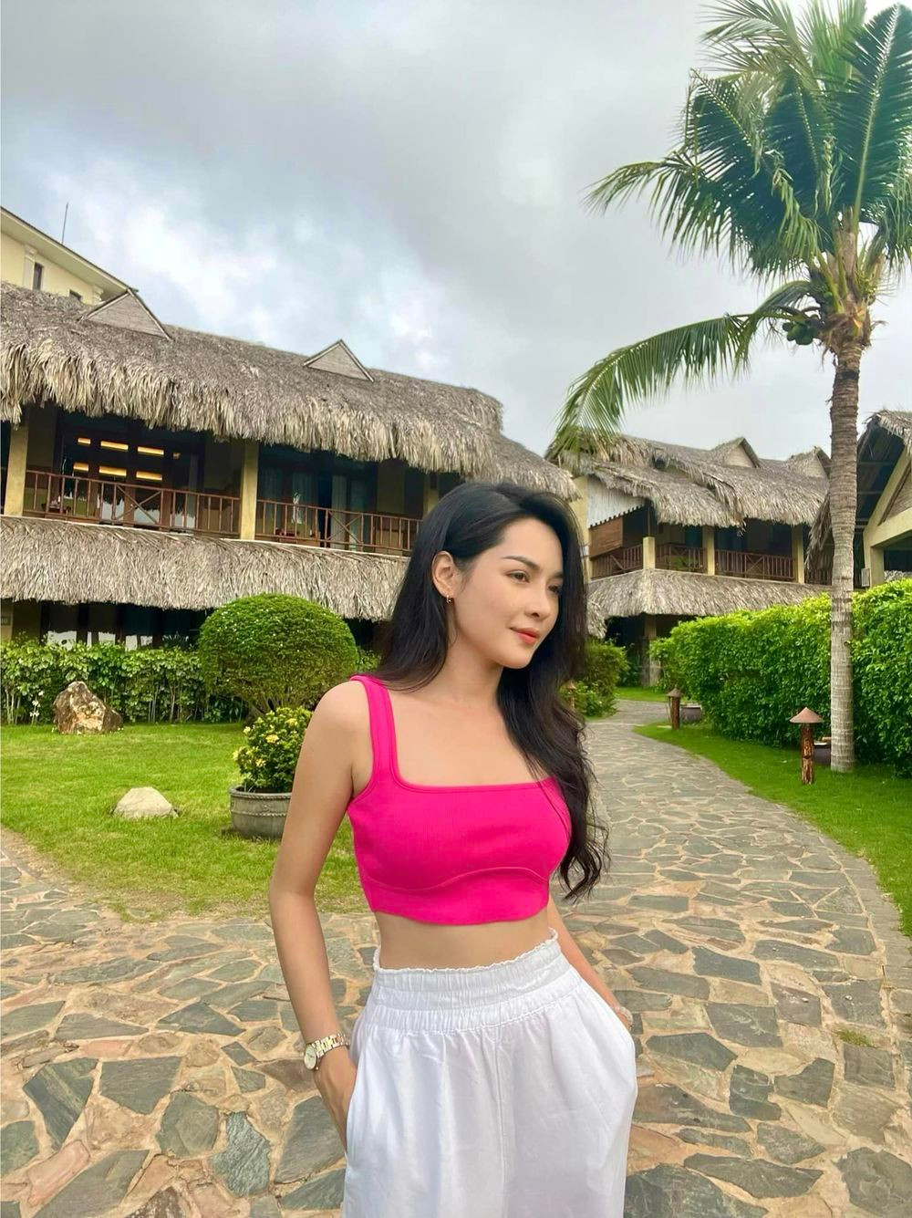 Năm 2014, hot girl thẩm mỹ có cơ hội tham gia chương trình Change Life và nhận được suất phẫu thuật thẩm mỹ tại Hàn Quốc và có màn "lột xác" ngoạn mục.