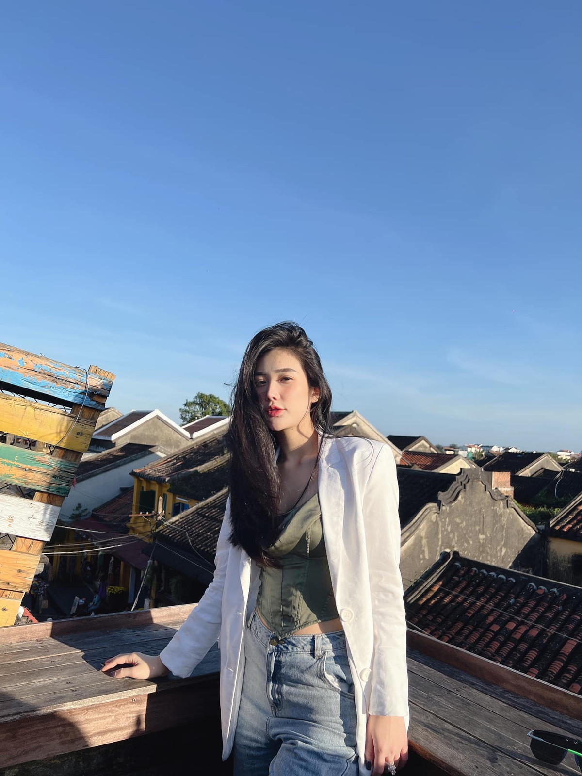 Ở ngoài đời, phong cách của cô nàng vừa quyến rũ vừa táo bạo.