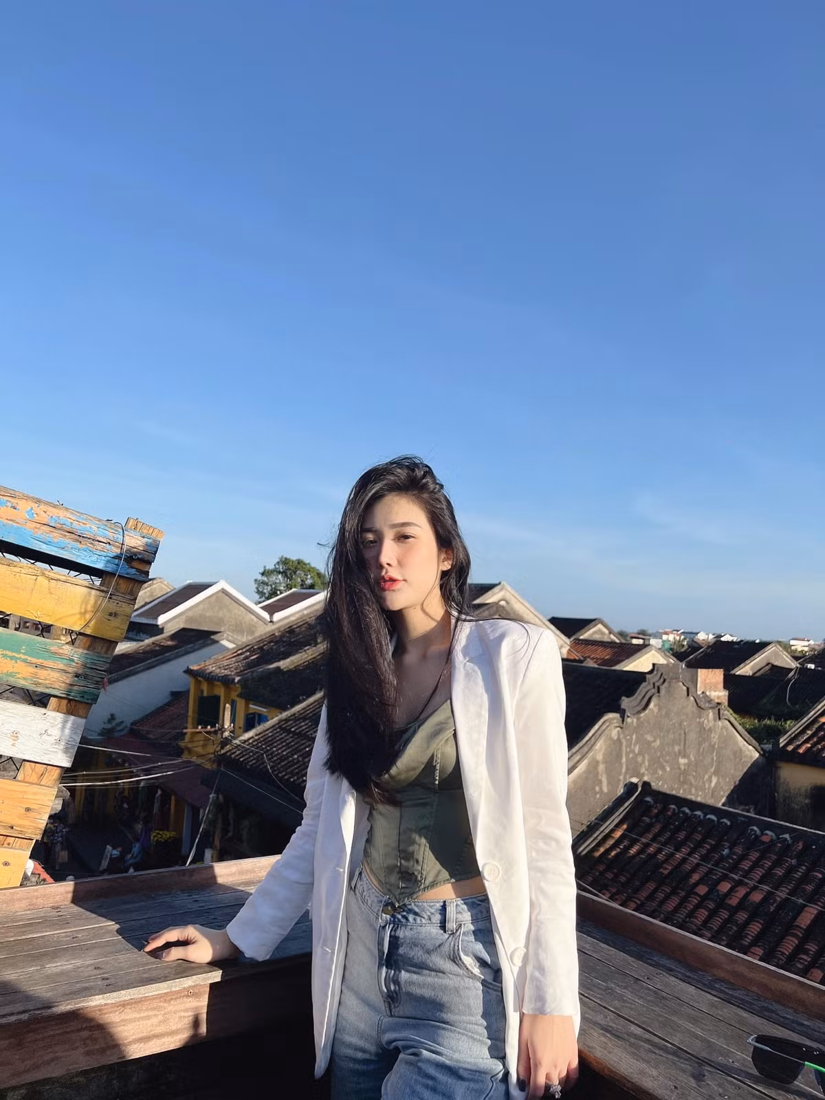 Ở ngoài đời, phong cách của cô nàng vừa quyến rũ vừa táo bạo.