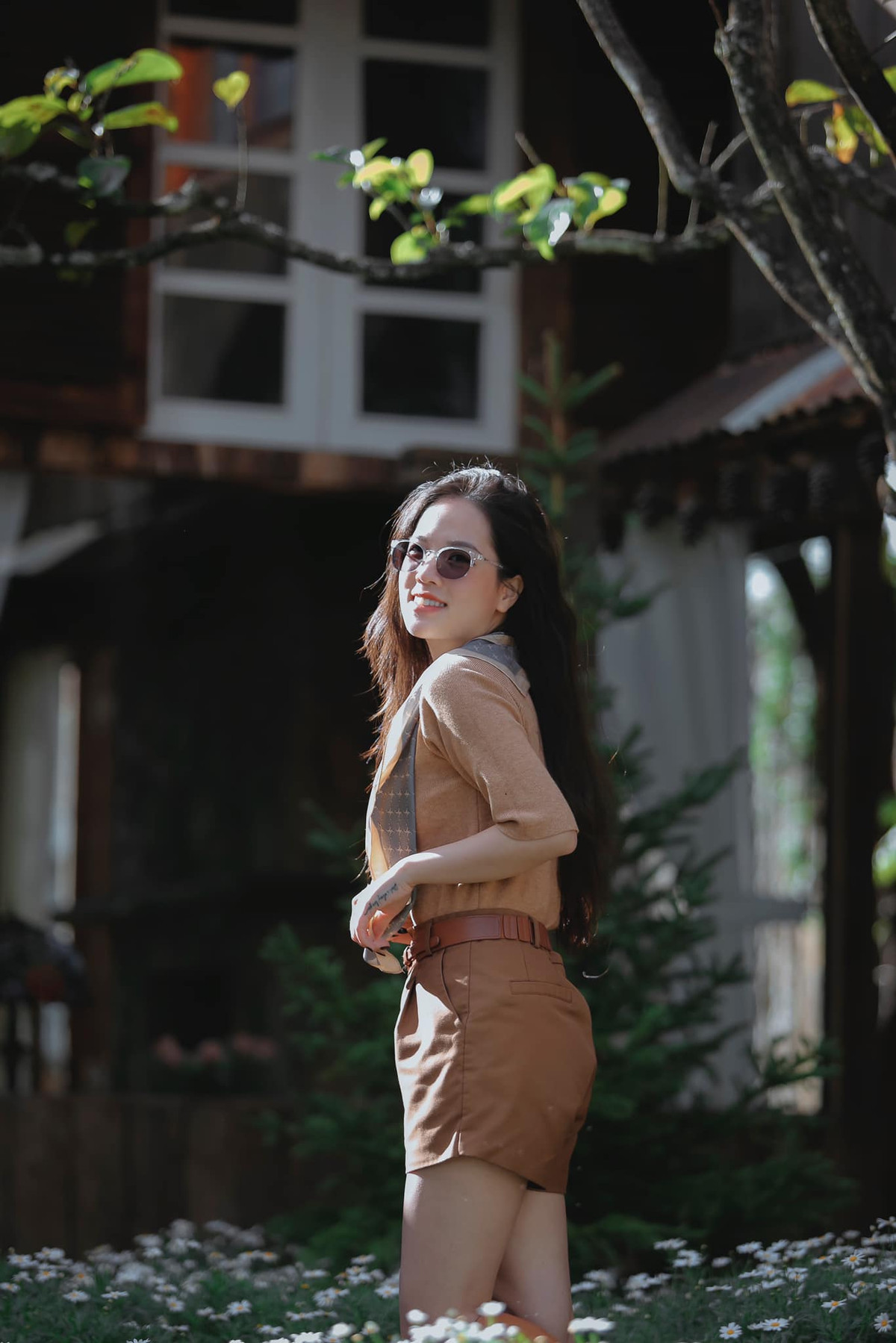 Trước đó vào tháng 5 cùng năm, Huyền My và Anh Tú cũng vừa tổ chức lễ ăn hỏi và hôn lễ lần 1 tại quê nhà của cô dâu tại Nghệ An.