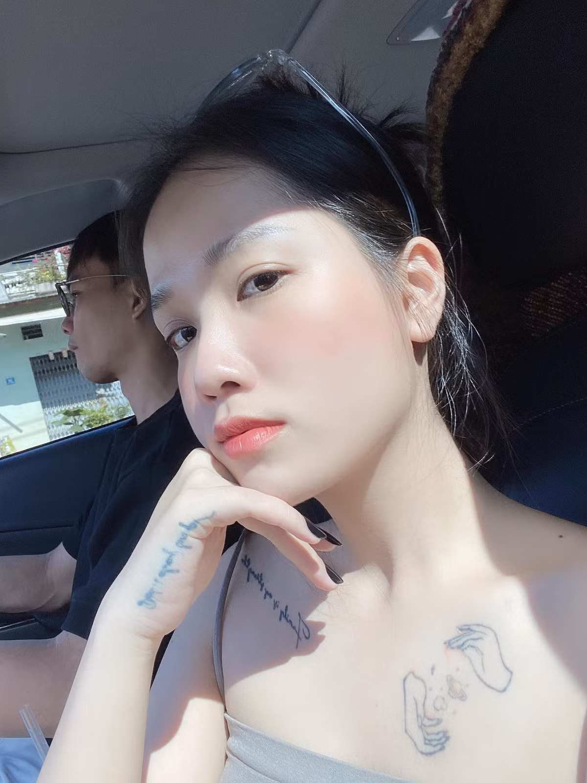 Ngày 26/9 năm ngoái, "cô chủ tiệm nail" Huyền My và nam diễn viên Anh Tú đã có một tiệc cưới hoành tráng diễn ra tại một nhà hàng sang trọng ở Sài Gòn.