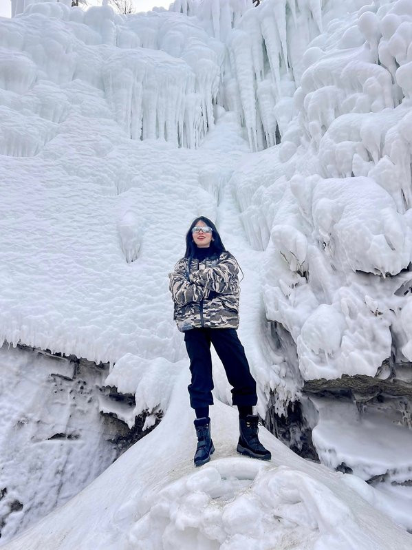 Sau tác phẩm "làm mưa làm gió" vào cuối năm 2019, cô được mời tham gia nhiều chương trình và thường xuyên xuất hiện trên các mặt báo.