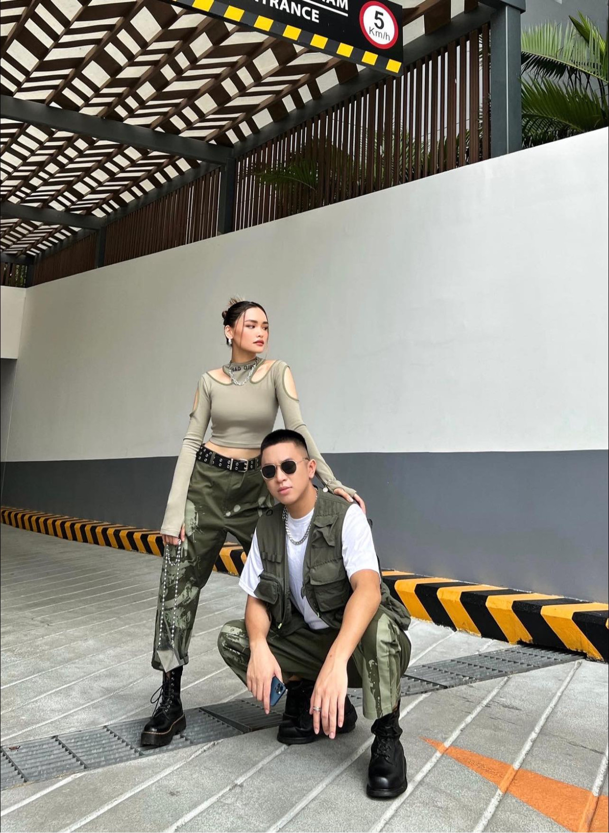 "Nhưng thực sự là hai người có tình cảm, có thể cảm nhận rồi. Nhưng cả hai đang ở xa nên chưa có gì đó rõ ràng. Cũng không biết thế nào nhưng đợt về Việt Nam ngày đầu tiên anh đón em là anh cưỡng hôn em luôn”, Linda Ngô chia sẻ.