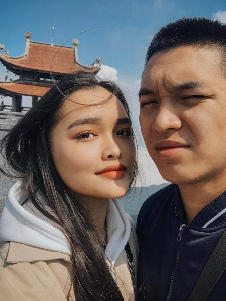 Cho đến khi ở bên nhau 6 năm, vào dịp sinh nhật 28 tuổi của mình, Phong Đạt đã chính thức nói lời cầu hôn với Linda.