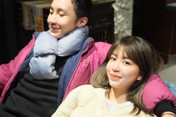 Vợ chồng cô cũng thoải mái tiết lộ em bé là con trai, có tên ở nhà là Noah.