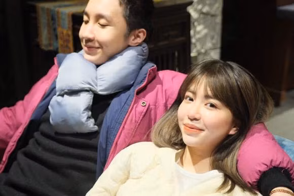 Vợ chồng cô cũng thoải mái tiết lộ em bé là con trai, có tên ở nhà là Noah.