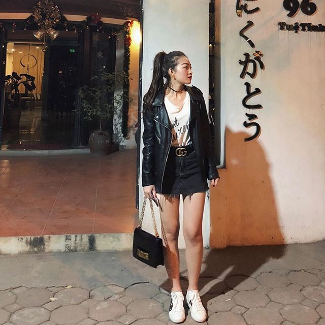 Thu Hương khoe trọn đường cong mỹ miều, đồng thời làm tôn lên nước da trắng sáng đều màu của cô nàng.