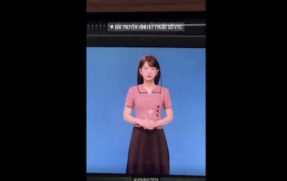 Hot girl Lê Bống diện một bộ cánh hơi hướng công sở nhưng với form dáng vẫn rất "xì tin", chân váy xòe dài chấm gối, mái tóc để dài khác hẳn những hình ảnh táo bạo trên MXH.