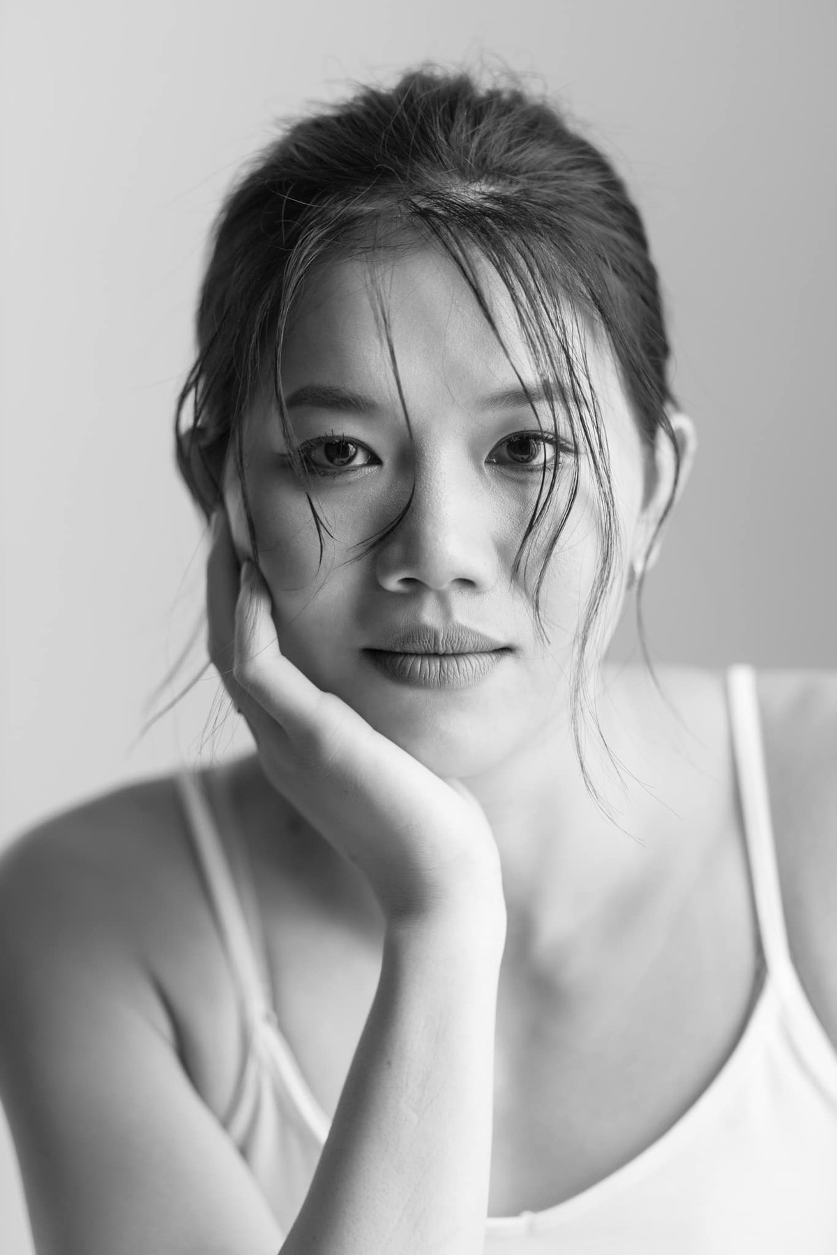 Nụ cười duyên dáng, nhan sắc thăng hạng của cô nàng khiến fan hâm mộ không khỏi ngỡ ngàng.