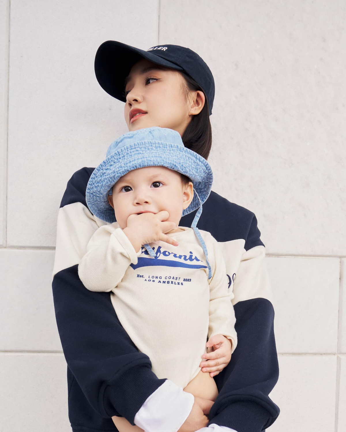 Mỗi lần xuất hiện cùng con gái, 2 mẹ con lại khiến dân tình "tan chảy" với những khoảnh khắc đáng yêu.