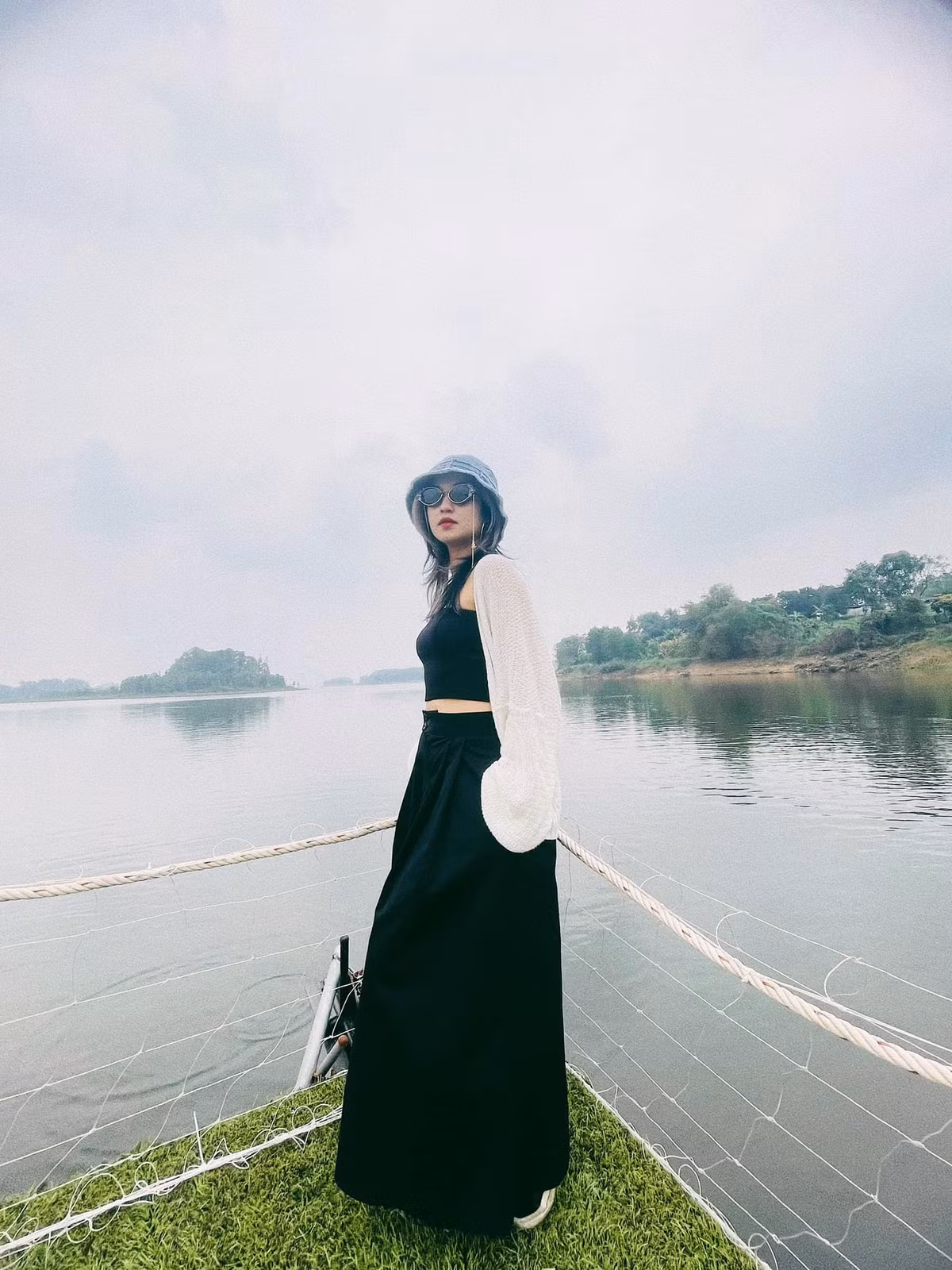 Bà mẹ 2 con nhiều lần không ngần ngại mặc những bộ bikini táo bạo, khoe thân hình thon gọn, săn chắc và gợi cảm.