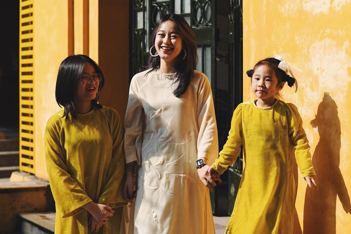 Cô chia sẻ đã sinh con cùng chồng mới khiến người hâm mộ vui mừng vì sau bao khó khăn, cô nàng đã tìm được bến đỗ hạnh phúc thực thụ.