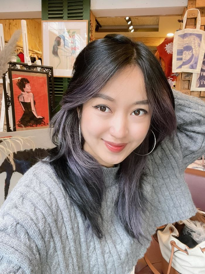 Nhắc tới tên Mi Vân, mọi người sẽ nhớ ngay đến khuôn mặt bầu bĩnh, má lúm đồng tiền duyên dáng cô sở hữu.