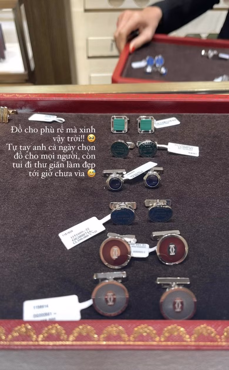 Sắp làm dâu hào môn, nữ người mẫu đang tất bật chuẩn bị những khâu cuối cùng cho hôn lễ, được chồng tương lai san sẻ, thấu hiểu.