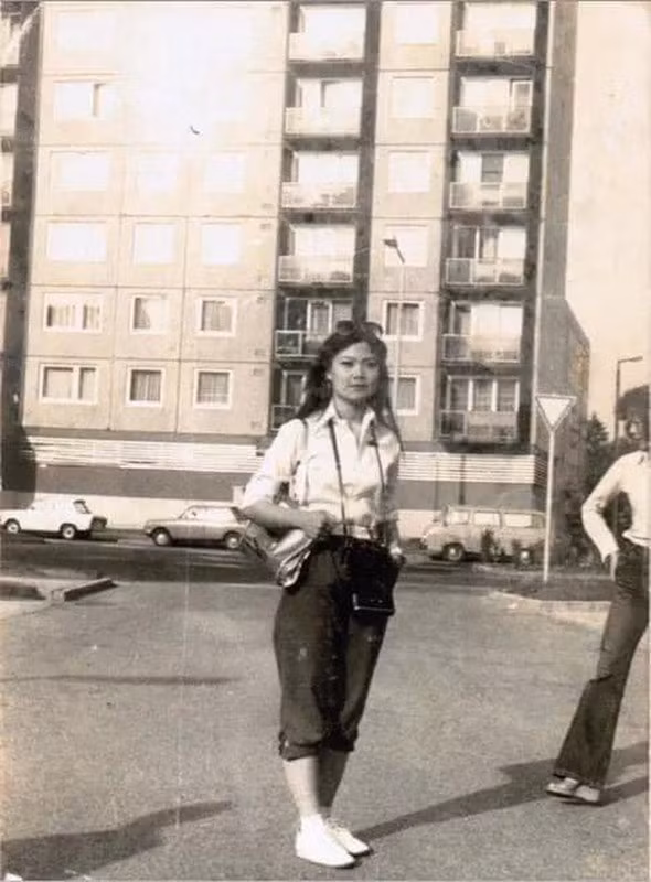 Nhiều người còn đùa rằng, có bố mẹ quá đẹp thật sự là một áp lực bởi khi nhìn vào nhan sắc của bố mẹ mà con hơi kém phần một chút sẽ bị nhân xét ngay là thua kém.