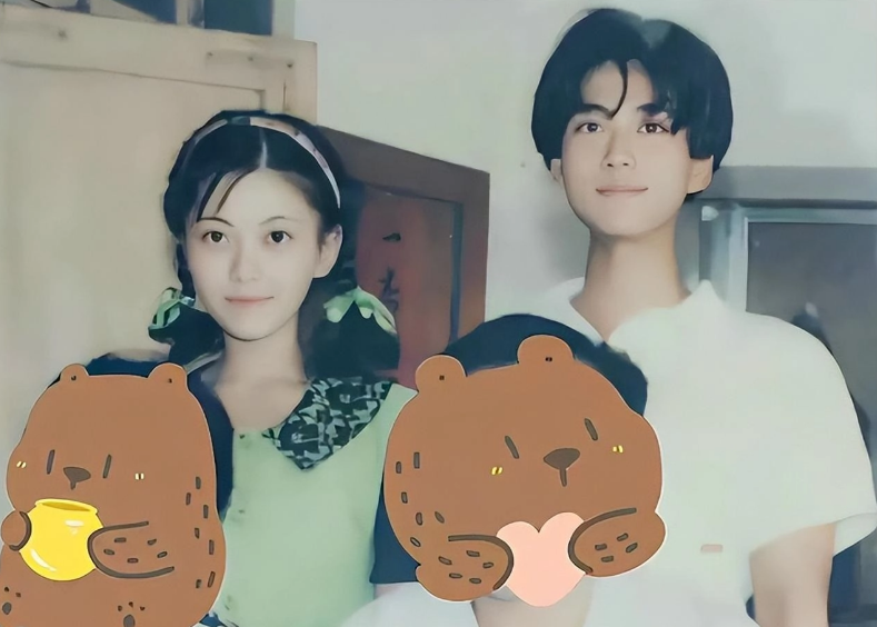 Mới đây, một cô gái đến từ Giang Tô (Trung Quốc) khoe bố mẹ thời trẻ và nhanh chóng khiến cư dân mạng trầm trồ.