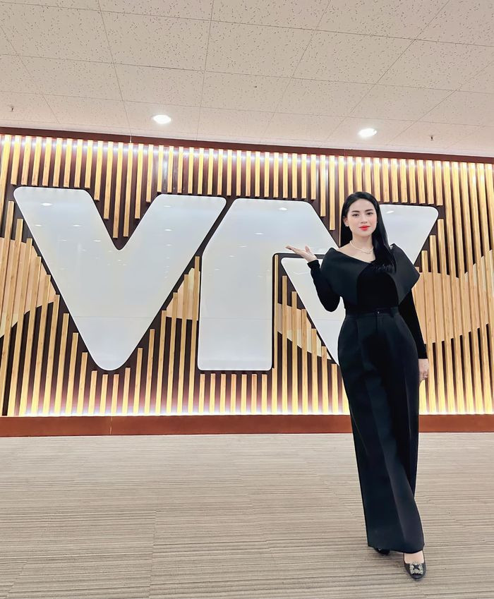 Khi mới bắt đầu những video đăng tải đều không nhận được nhiều lượt xem, điều này khiến cô bắt đầu nản nhưng may mắn dần dần nhờ khả năng cùng nét duyên dáng của mình mà các video cũng dần dần nhận được nhiều lượt xem hơn.