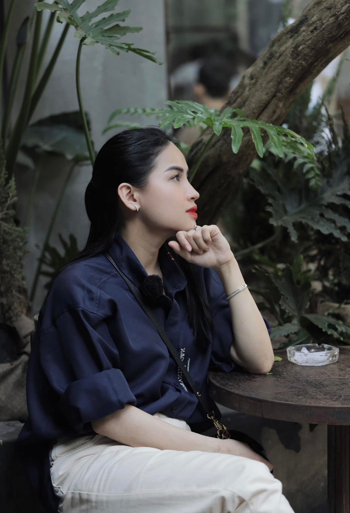 Chỉ sau 1 năm, từ con số 0, Hà Linh có lượng người xem “khủng” và từ đó cô được nhiều hãng mỹ phẩm đề nghị hợp tác.