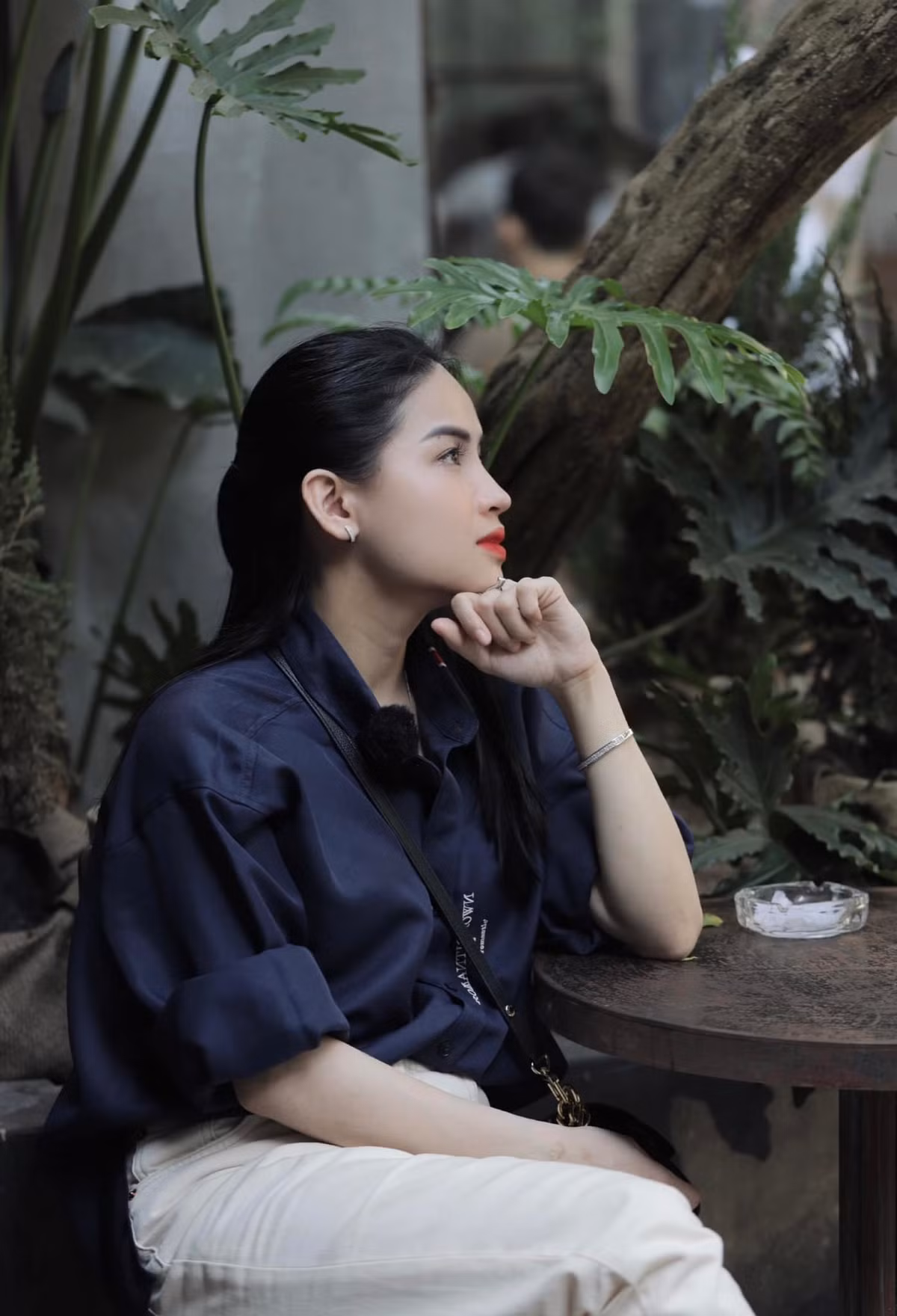 Chỉ sau 1 năm, từ con số 0, Hà Linh có lượng người xem “khủng” và từ đó cô được nhiều hãng mỹ phẩm đề nghị hợp tác.