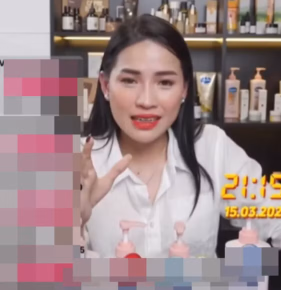 Vào tối ngày 15/3 Võ Hà Linh có buổi livestream đầu tiên trên nền tảng TikTok và đạt được thành tích ấn tượng.