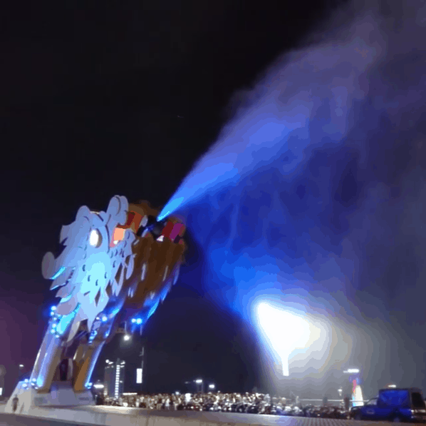 Cầu Rồng Đà Nẵng có lẽ là địa điểm vô cùng nổi tiếng đối với cả du khách trong và ngoài nước.