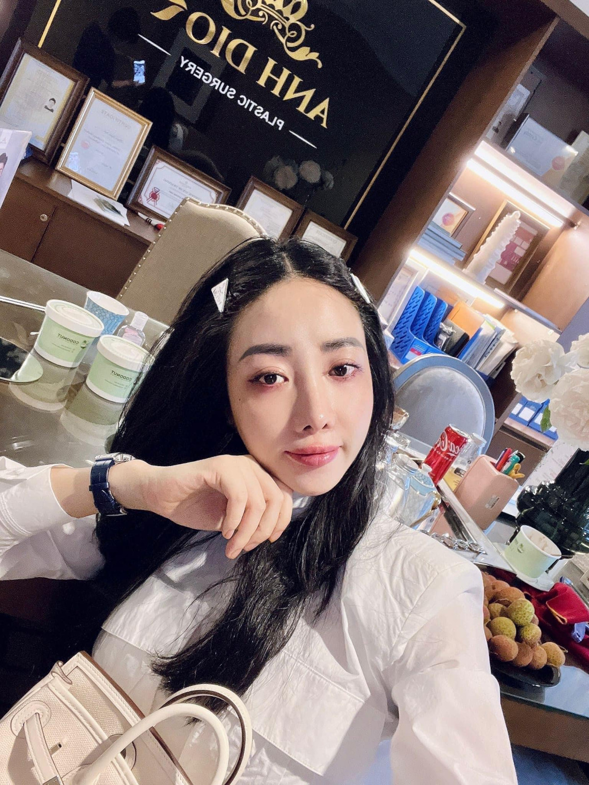 Mặc dù thời gian sinh nở gần nhau, lại còn bận rộn với công việc kinh doanh nhưng hot mom Vũ Hồng Phúc chưa bao giờ xuống sắc kể cả trong thời gian mang thai.