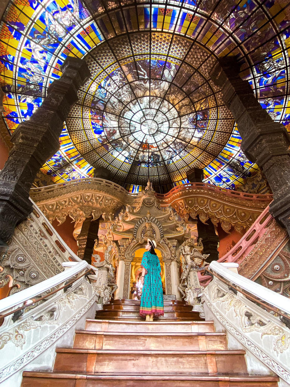 Để thực hiện ước mơ đó, Thuỳ Trang đã xin nghỉ công việc văn phòng nhàm chán và bắt đầu đam mê xê dịch của mình. Hành trình của cô nàng bắt đầu từ tháng 3/2018, và đến tháng 3/2020 là kết thúc hành trình.