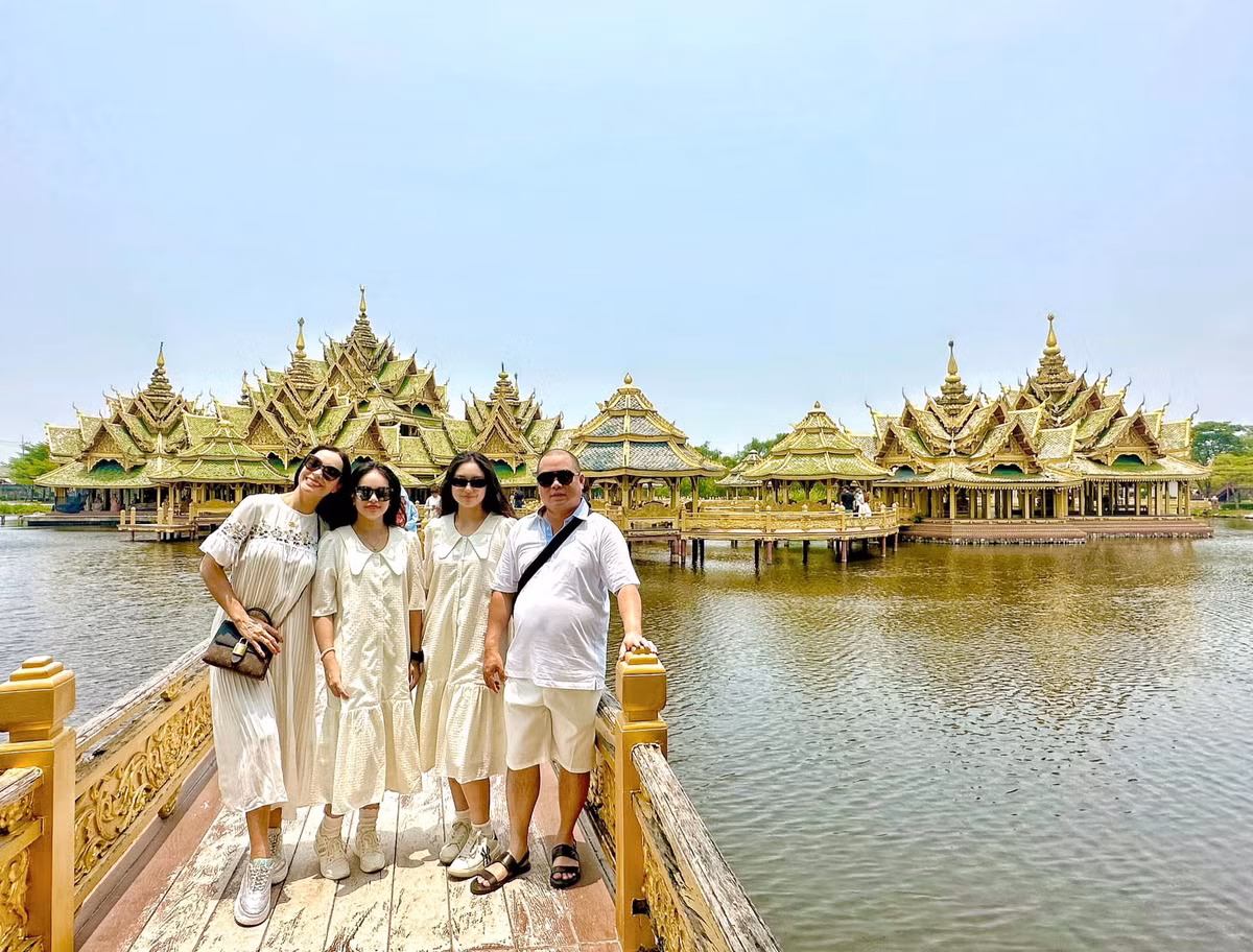 Cựu người mẫu ấn tượng với hình ảnh nam nhạc sĩ là người đàn ông của gia đình. Trong thời gian mới quen, về nhà ra mắt gia đình, Minh Khang chẳng ngại "xắn tay áo", làm việc nhà.