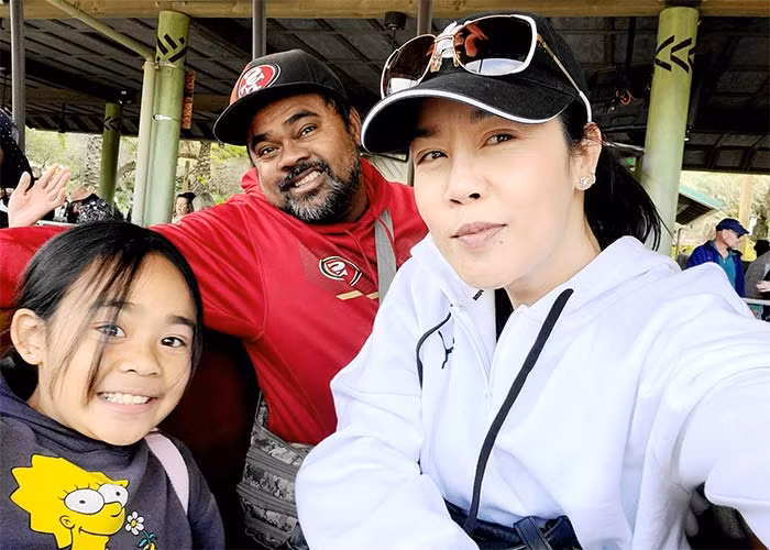 "Tôi là người đàn ông hạnh phúc nhất khi được nàng đồng ý, chính thức kết thúc cuộc đời độc thân! Sau bao năm sống thử, tìm hiểu nhau, góp gạo thổi cơm chung, hôm nay Dũng Taylor - Thu Phương đã chính thức thuộc về nhau. Tôi cầu hôn nàng vào ngày 12/12/2012, nhưng đến hôm nay nàng mới đồng ý chính thức làm vợ tôi trong mắt luật pháp Hoa Kỳ", Dũng Taylor hạnh phúc viết.