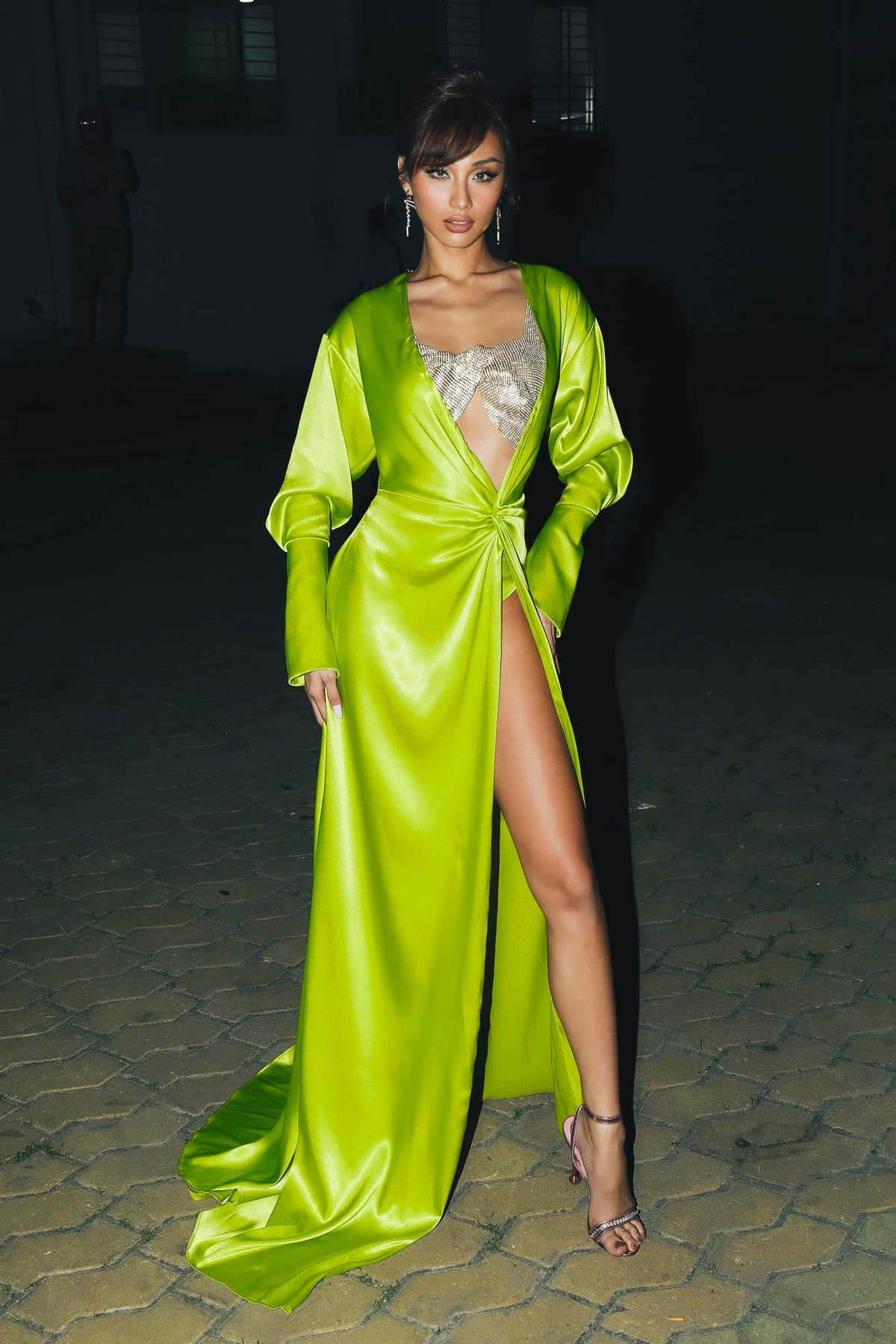 Chân dài từng lọt Top 5 Người đẹp biển ở Hoa hậu Hoàn vũ Việt Nam 2022.