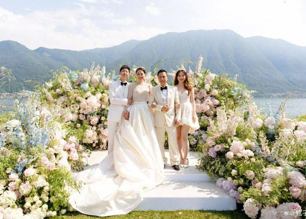 Để tỏ lòng biết ơn với vợ, Chân Tử Đan đã chọn hồ Como ở Italy để tổ chức lễ kỷ niệm, bởi theo nam tài tử, vợ anh rất thích hồ này. (Ảnh: Sina)