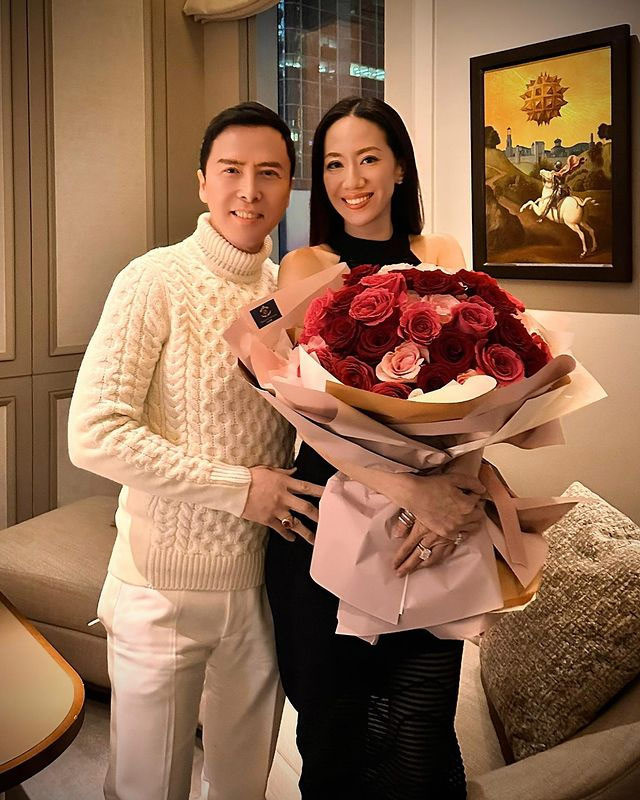 Bố của Uông Thi Thi là doanh nhân nổi tiếng trong lĩnh vực kinh doanh trang sức và được mệnh danh "vua kim cương" trong giới Hoa kiều tại Canada. (Ảnh: Instagram)