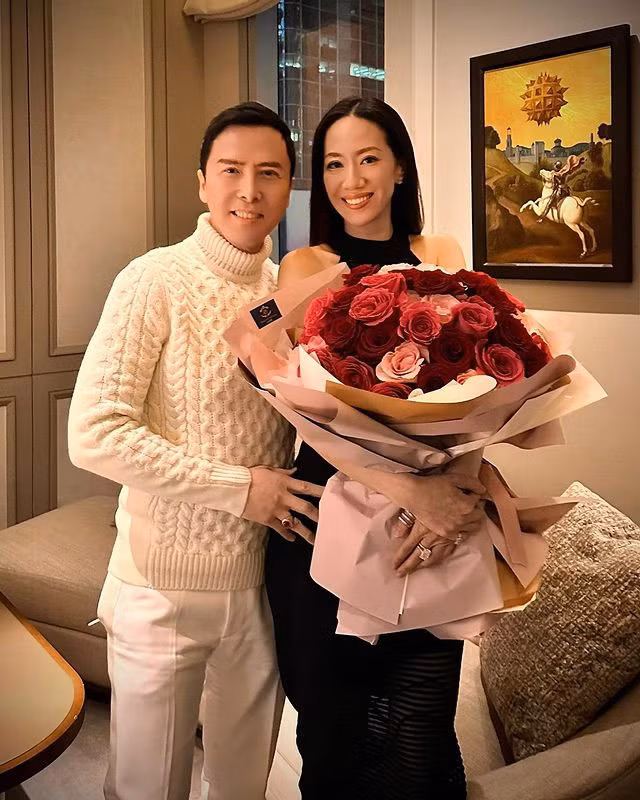 Bố của Uông Thi Thi là doanh nhân nổi tiếng trong lĩnh vực kinh doanh trang sức và được mệnh danh "vua kim cương" trong giới Hoa kiều tại Canada. (Ảnh: Instagram)