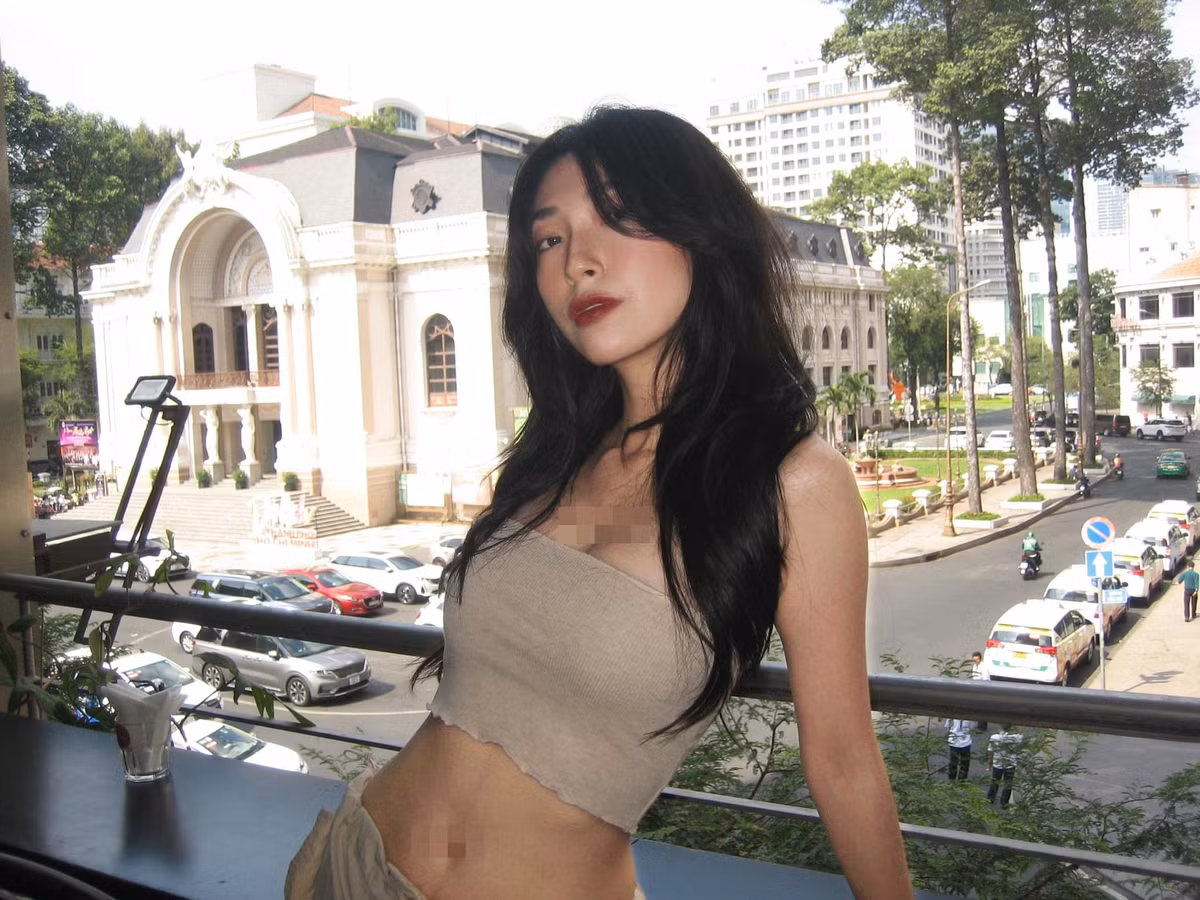 Gu ăn mặc lẫn phong cách trang điểm của giọng ca 9X được đánh giá cao.