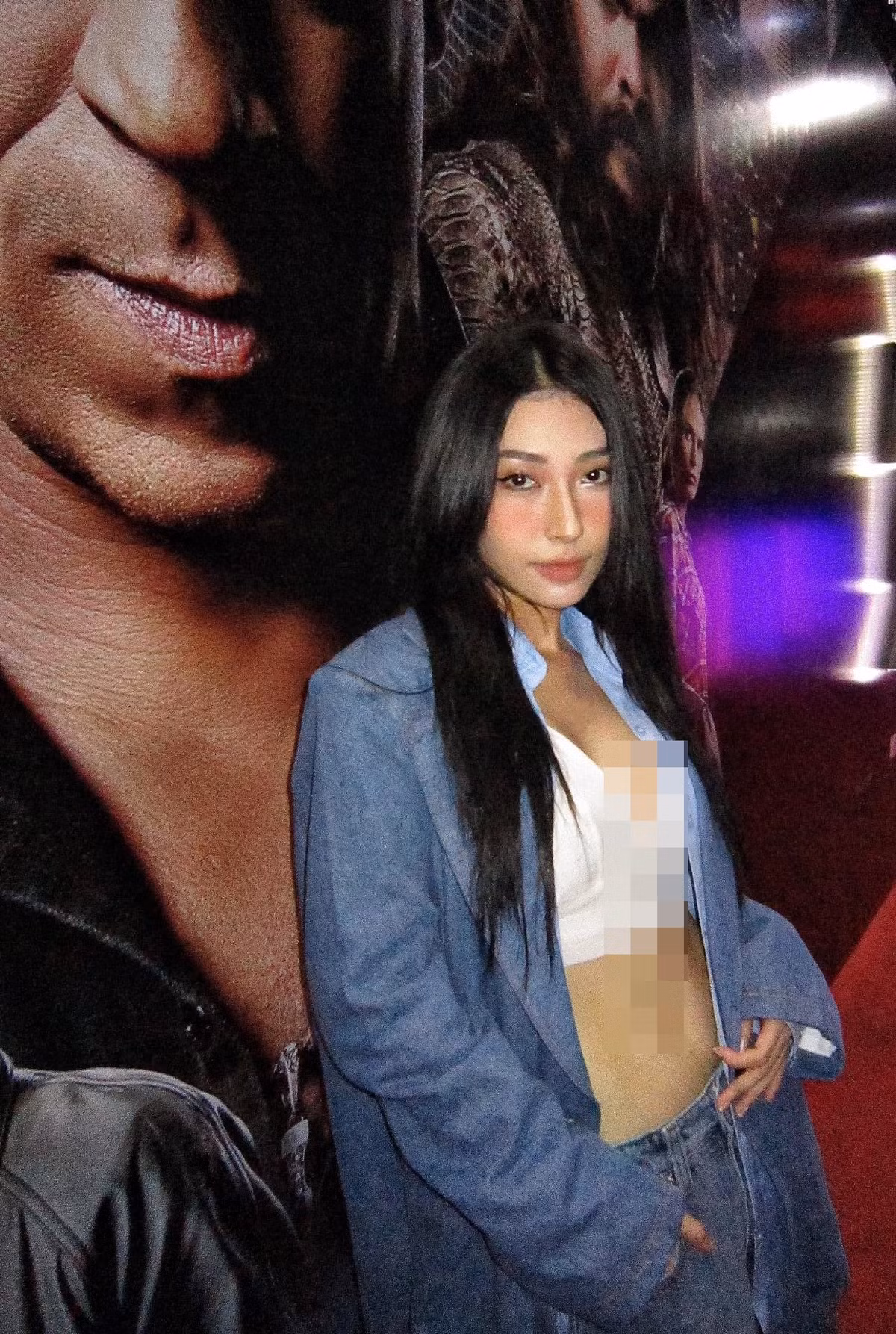 Nữ ca sĩ còn tiết lộ ở phần bình luận: "Giờ mẹ có nhẹ nhàng hơn chứ hồi xưa là mẹ khó lắm".