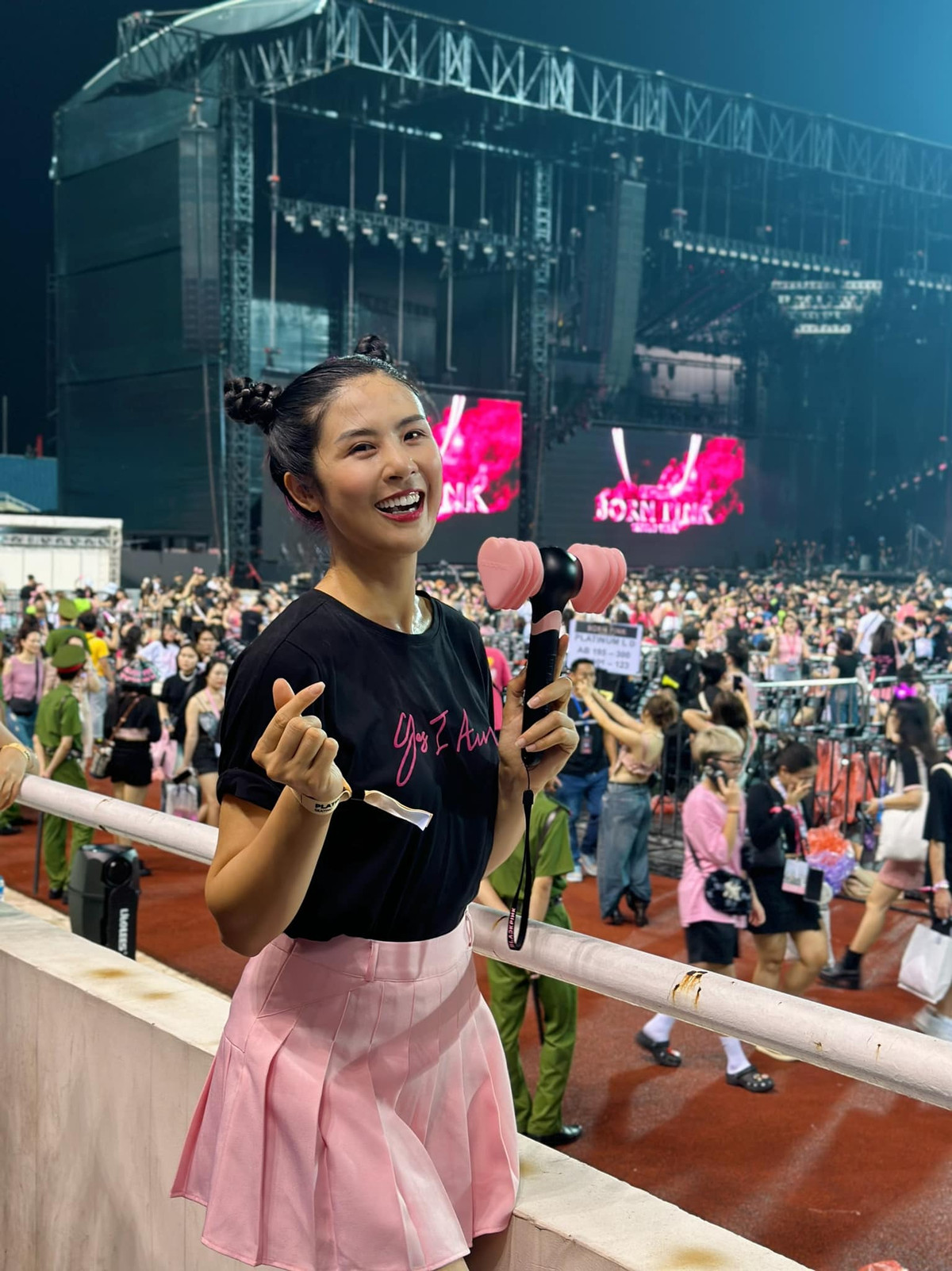 Sau hơn một thập kỷ đăng quang, Hoa hậu Ngọc Hân vẫn giữ được vị trí trong lòng khán giả bởi hình ảnh sạch scandal.