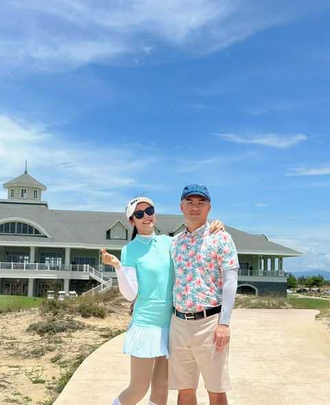 Nổi tiếng là một hoa hậu giỏi kinh doanh, đời tư ít scandal, Ngọc Hân còn khéo giữ lửa hôn nhân.