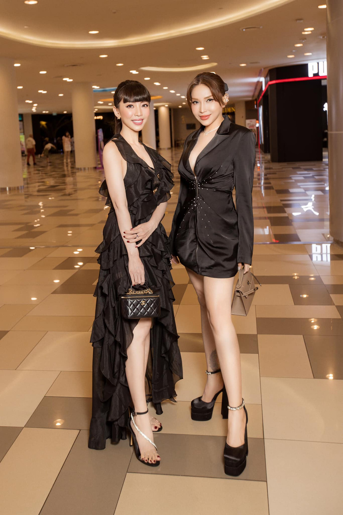 Nữ diễn viên hài "đọ sắc" cùng đàn em Khả Như.