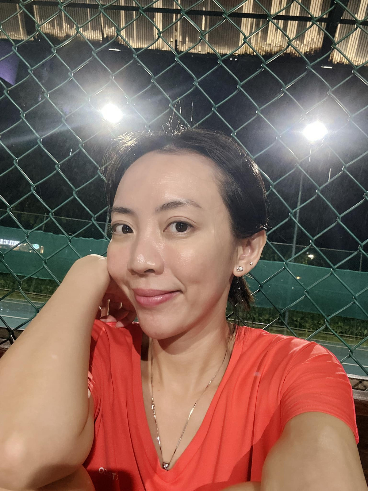 Ngoài những lúc lên đồ lộng lẫy đi dự sự kiện, Thu Trang cũng thoải mái khoe nhan sắc đời thường với mặt mộc.