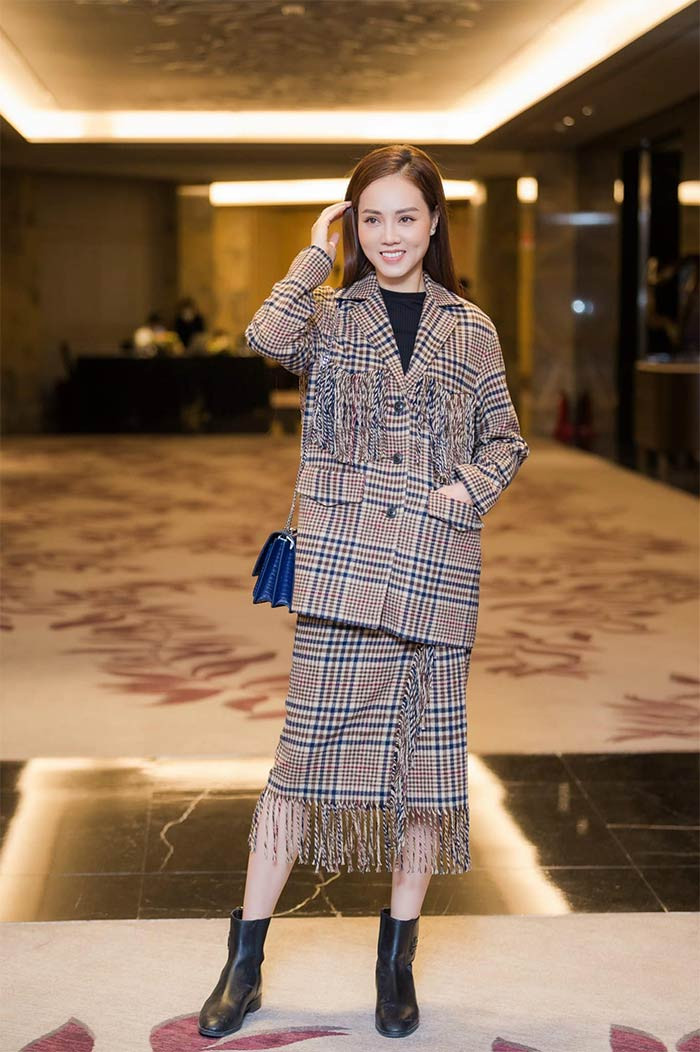 Vợ Công Lý cần tiền thanh lý quần áo, mặc chiếc nào cũng xinh - Hình 2 Vo Cong Ly can tien thanh ly quan ao, mac chiec nao cung xinh-Hinh-2