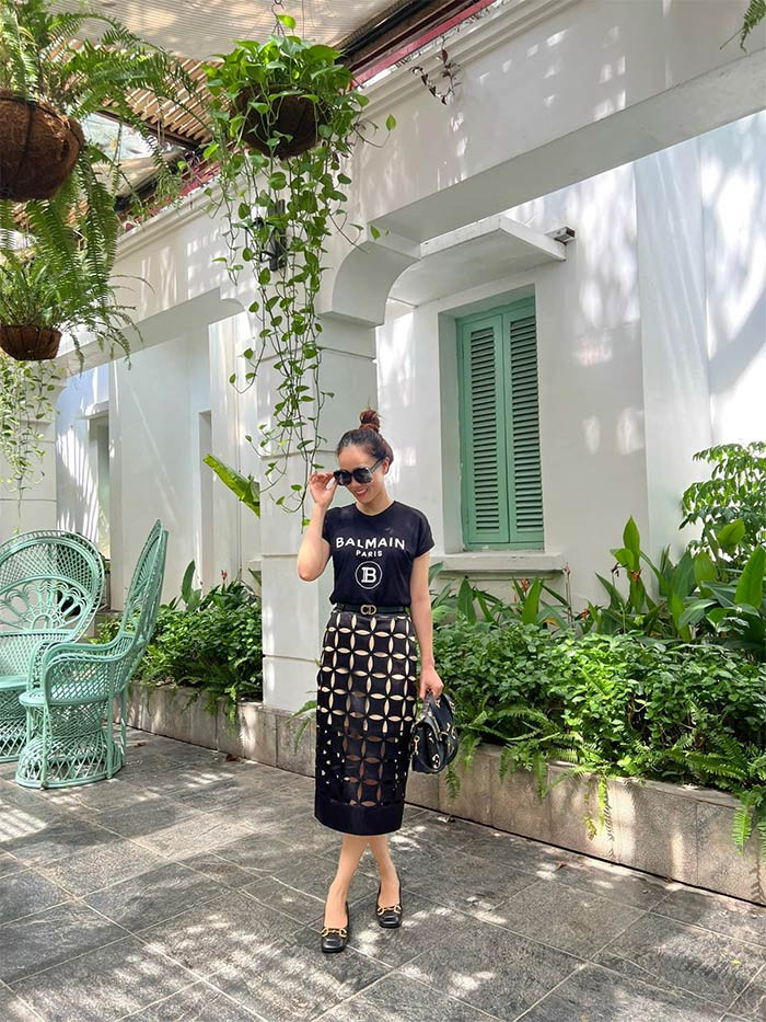 Vợ NSND Công Lý là người rất có gu thẩm mỹ nên những trang phục cô mặc luôn nhận được lời khen.