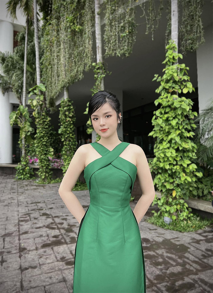 Đan Hà đã thử sức với công việc MC từ năm nhất đại học và được nhận làm MC của chương trình Bạn trẻ bốn phương phát trên VTV2 và VTV6.