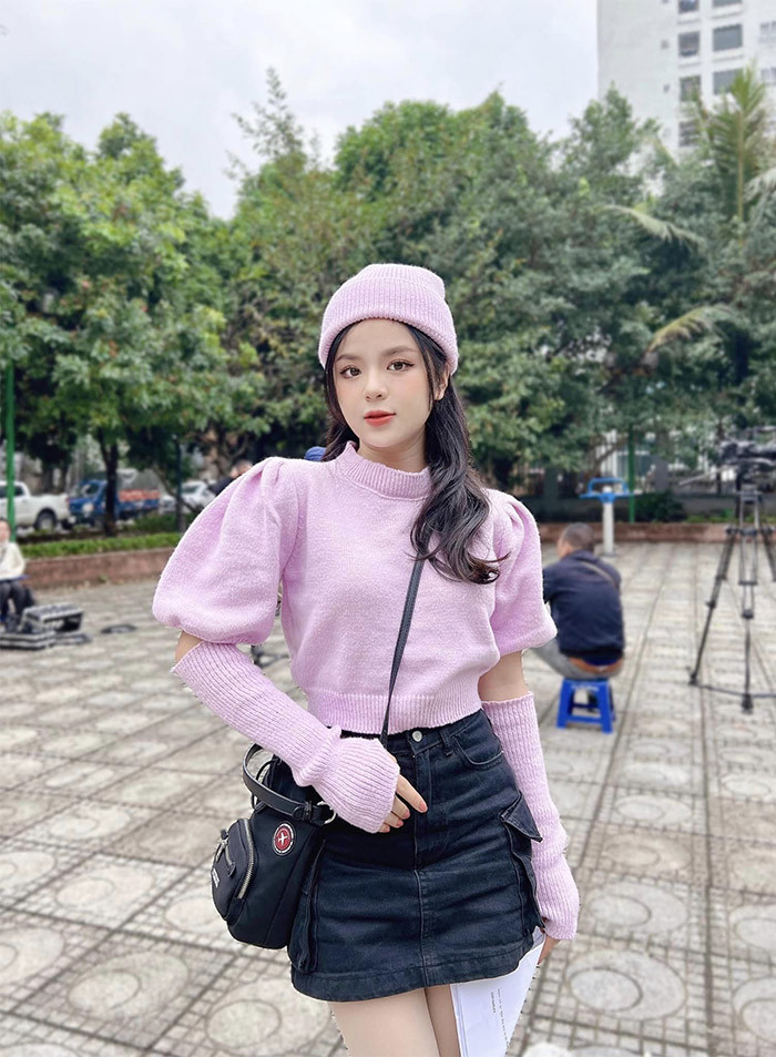 Mặc dù không có lợi thế chiều cao nhưng Đan Hà lại rất biết cách ăn mặc để tôn dáng.