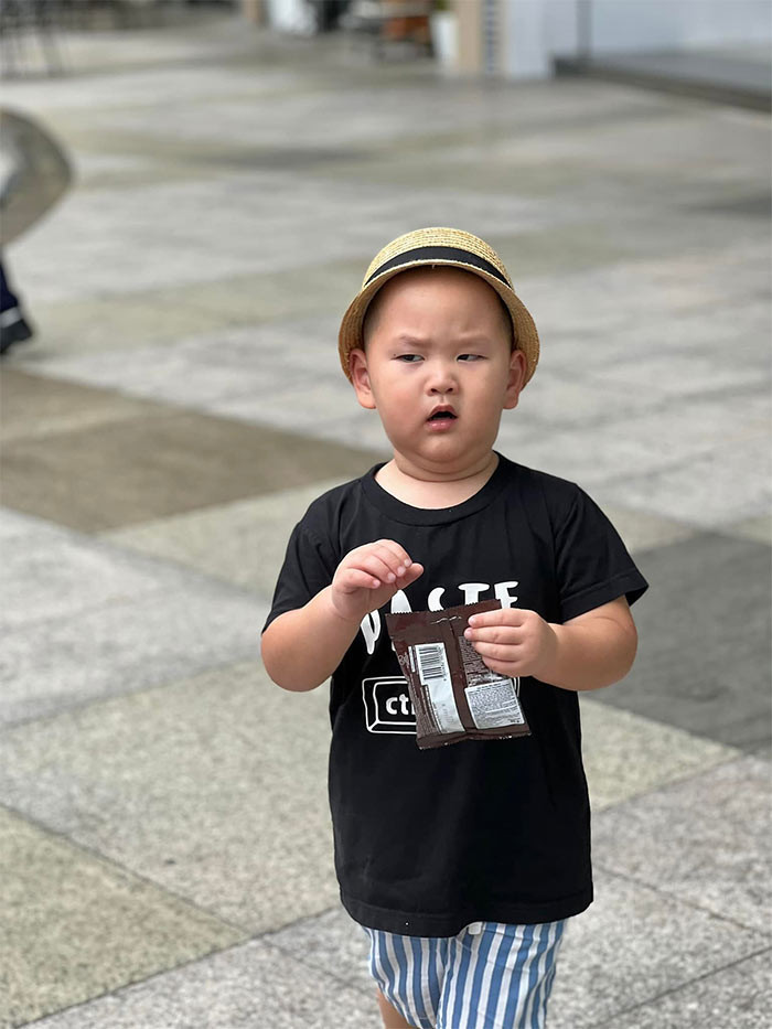 Mọi biểu cảm của Hayden từ cười, liếc, tức giận, khóc đều đáng yêu và gây chú ý.