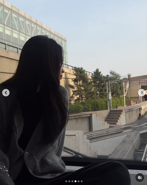 Dù ăn vận đơn giản nhưng Chi Pu vẫn được khen nức nở về nhan sắc.