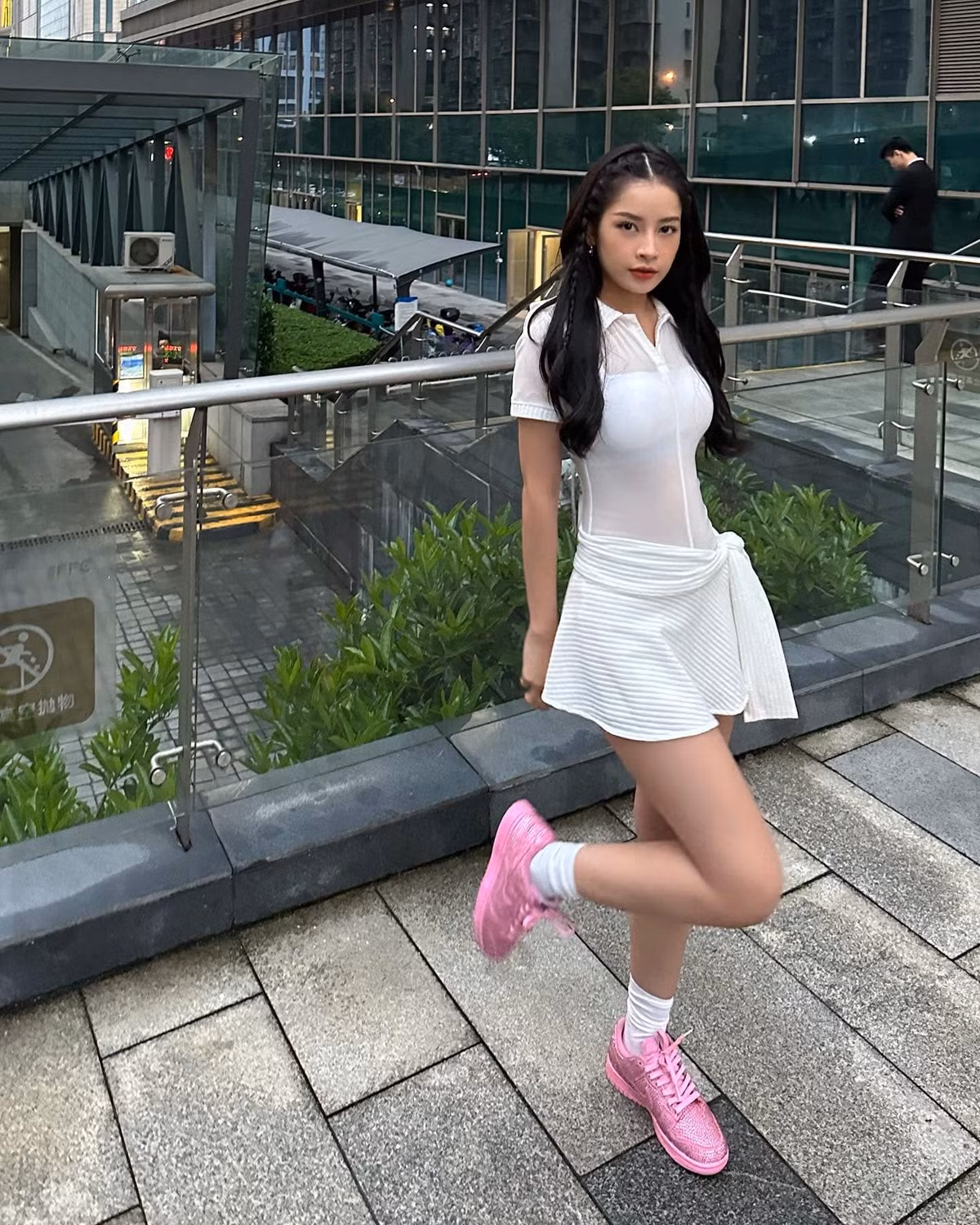 Chi Pu vốn sở hữu sắc vóc "không phải dạng vừa".